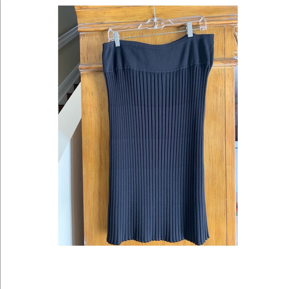 Fabulous Ribbed Sweater Skirt in Black.